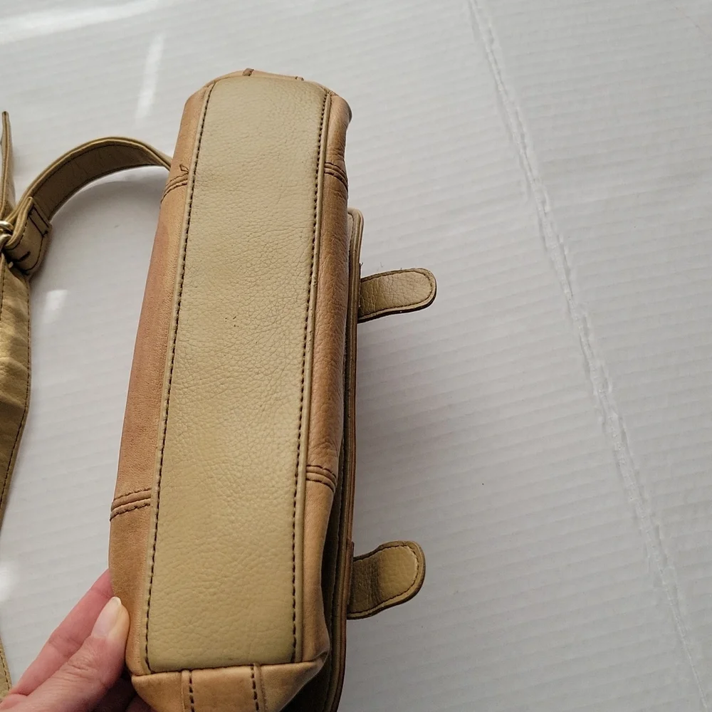 Kenneth Cole Reaction Leather Bag